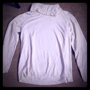 White turtle neck sweater